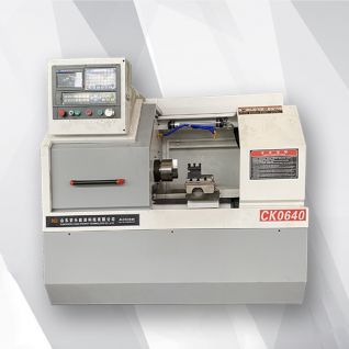 Máquina de torno CNC ALCK0640